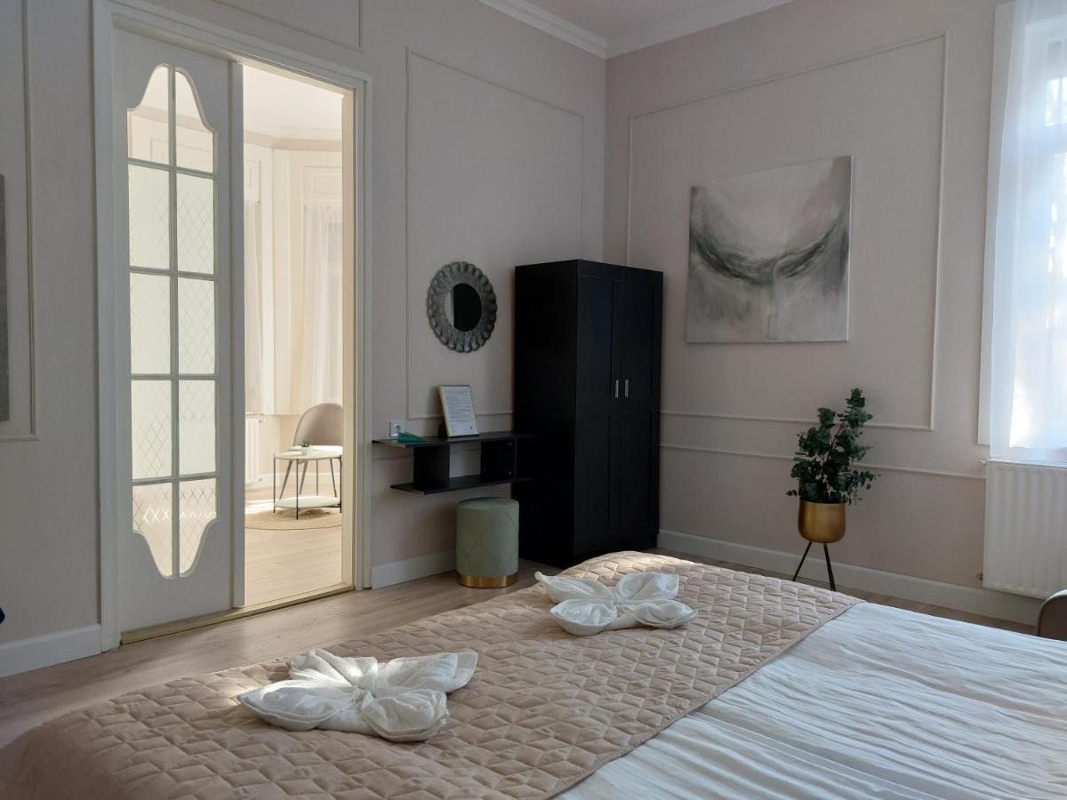Castle **** Apartment *